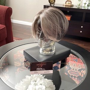 Logan wig by Tony of Beverley! Tag removed but never worn! Pet&smoke free home!
